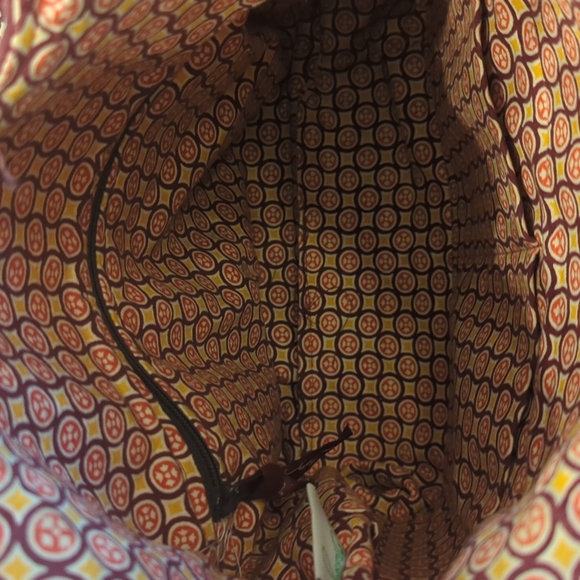 Vera Bradley Medallion Snap Closure Tote - Picture 4 of 7